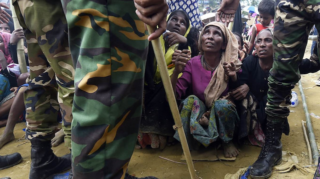 Myanmarlı askerler Arakanlı Müslümanlara karşı işledikleri suçlarla ilgili hakim karşısına çıkıyor
