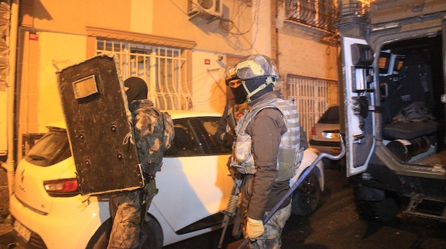 Fatih ve Beyoğlu’unda helikopter destekli uyuşturucu operasyonu