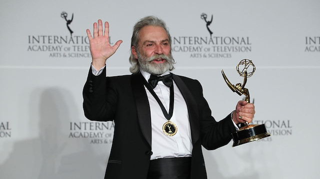 Haluk Bilginer Uluslararası Emmy Ödülleri'nde en iyi erkek oyuncu seçildi