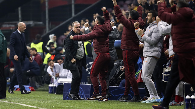 Galatasaray Teknik Direktörü Fatih Terim, Şampiyonlar Ligi'nde sezonun ilk golünün atılmasının ardından "Allah-u Ekber" diye bağırdı