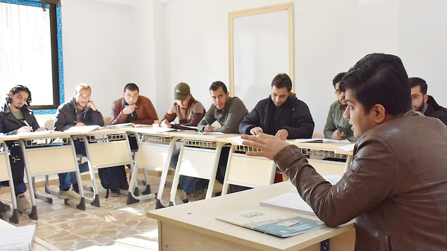 Suriye Sağlık Görev Gücü Başkanlıkları tarafından sağlanan eğitimden bir kare