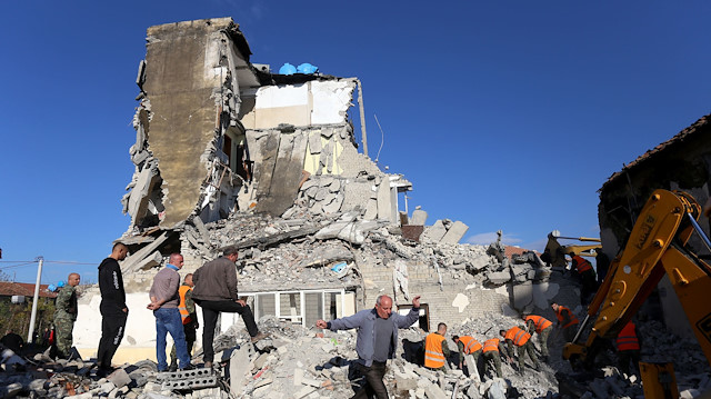 Arnavutluk'ta şiddetli depremin ardından ulusal yas ilan edildi