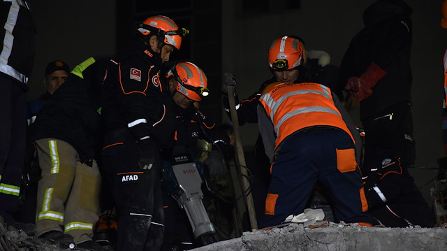 Türkiye'den Arnavutluk'a gelen arama kurtarma ekipleri çalışmalara başladı.