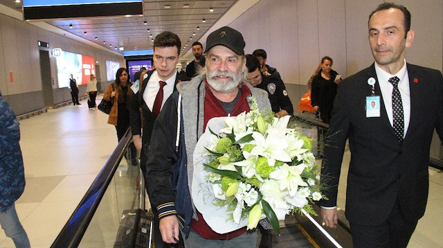 Emmy Ödülleri’nde "En İyi Erkek Oyuncu" ödülünü alan Haluk Bilginer İstanbul’a geldi. 