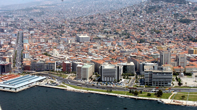 Ege Denizi'nde meydana gelen deprem İzmir'in Çeşme ve Muğla'nın Bodrum ilçesinde de hissedildi.