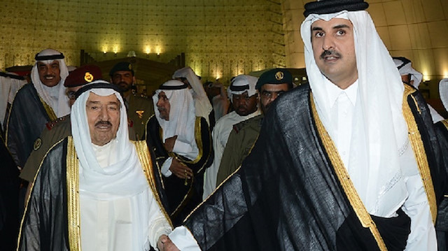أمير الكويت يوجه رسالة تهنئة إلى أمير قطر
