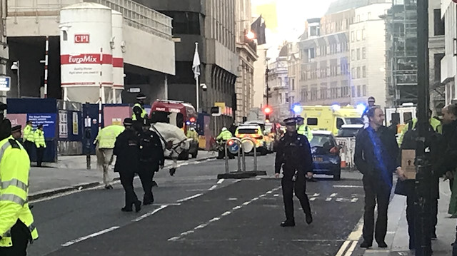 Londra'da bıçaklı saldırı gerçekleştiren şahsın kimliği belli oldu.