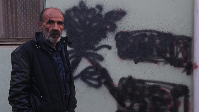 İzmir'de Alevi ailenin evinin duvarına ‘Defol Alevi’ yazılarak çarpı işareti konuldu.