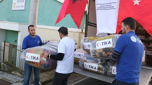 "تيكا" توزع مساعدات إغاثية على سكان العاصمة الألبانية