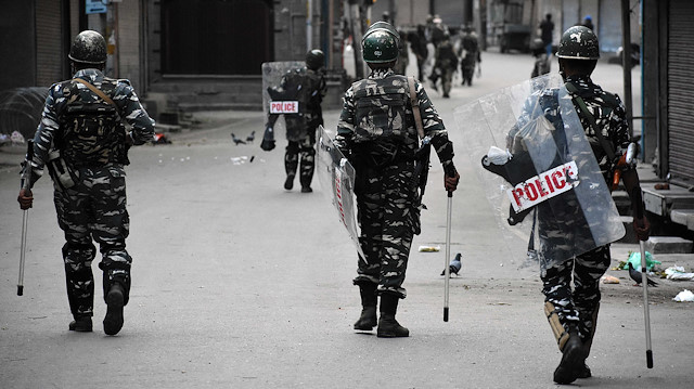 Curfew contnues in Kashmir

