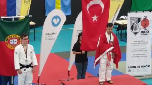 Talha Ahmet Erdem wins old medal at JUDOWN competition