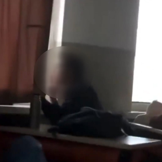 Derste sigara içen öğrenci büyük tepki topladı