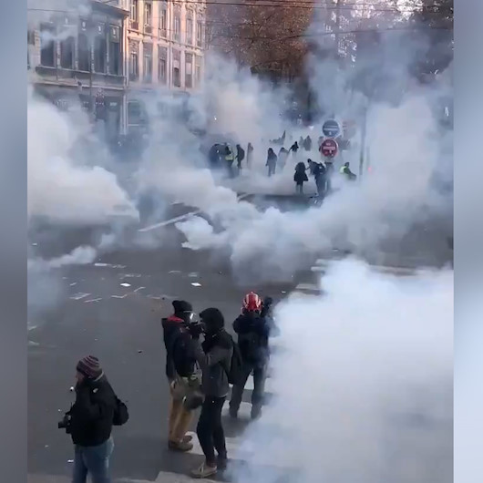 Fransadaki grev gösterileri çatışmaya döndü