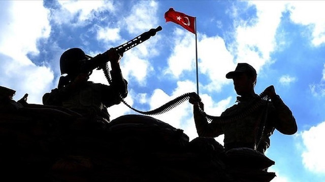 تسليم 5 إرهابيين من "بي كا كا" أنفسهم لقوات الأمن التركية