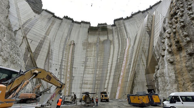 Yusufeli Barajı ve Hidroelektrik Santrali’nin (HES) Projesi gövde yüksekli 154 metreye ulaştı. 