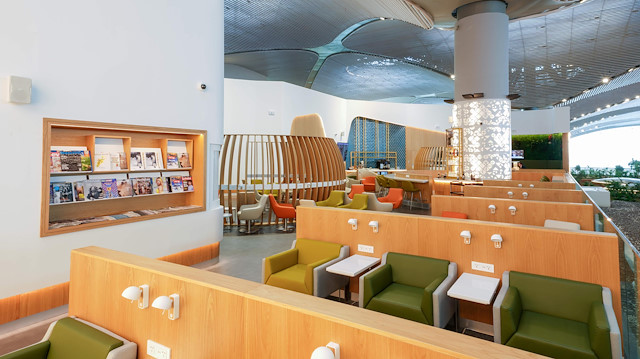 Açılışta konuşan SKYTEAM CEO'su Kristin Colvile, ittifak üyesi 7 havayolu şirketinin İstanbul Havalimanı'nda özel yolcu salonunu kullanacağını belirterek, "Buranın bir parçası olmak bize gurur verdi. Özel yolcu salonları bizim müşterilerimizin seyahatlerinde önemli bir yer tutuyor. Dolayısıyla bizim için de çok önemli" dedi.