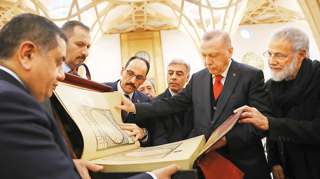 İbrahim Kalın (sol) Recep Tayyip Erdoğan (orta) Yusuf İslam (sağ)