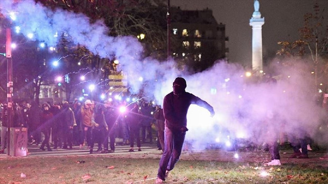 إضراب واحتجاجات حاشدة تشل الحركة بفرنسا