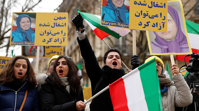 People demonstrate in solidarity with anti-government protests in Iran near the Iranian embassy in Paris, France, January 6, 2018. 