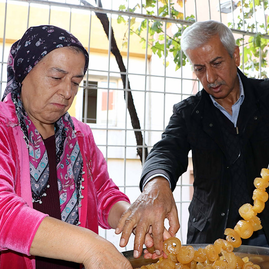 Emekli çift, evde 30 çeşit reçel üretip satıyor