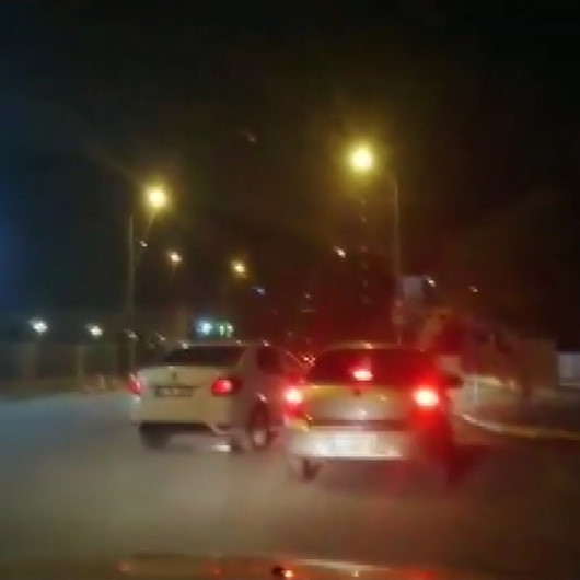 Film gibi operasyon: Polis silah satıcısının önünü kesti