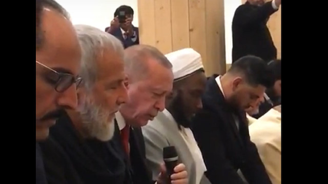 شاهد بالفيديو الرئيس أردوغان يتلو آيات من القرآن الكريم في مسجد كامبريدج