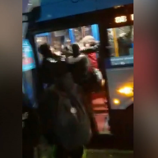 Müslüman kıza ırkçı saldırı