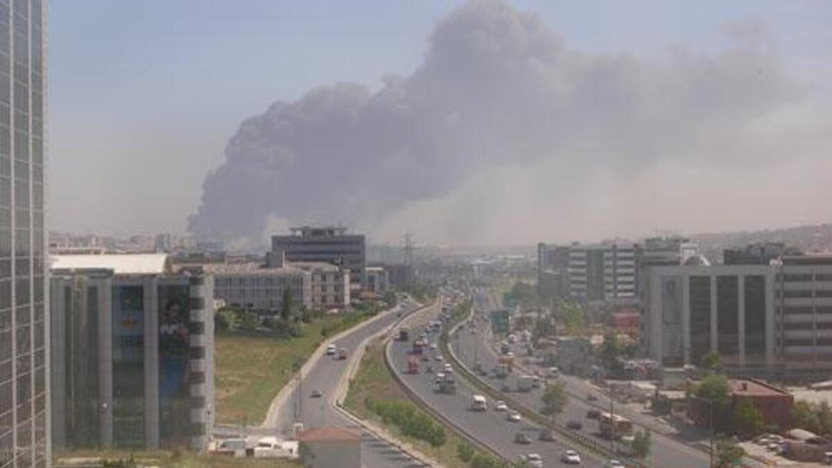 2006 yılındaki Atatürk Havalimanı Dış Hatlar Terminali kargo bölümünde çıkan yangın yaklaşık 3 saat sürmüş, kentin farklı bölgelerinden yükselen duman görülmüştü.