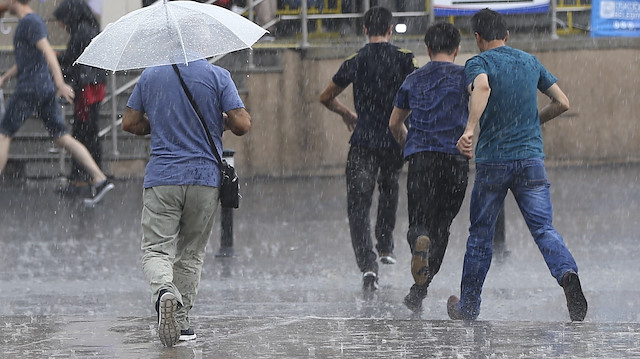 Meteorolojiden bazı illere yağış uyarısı yapıldı. 