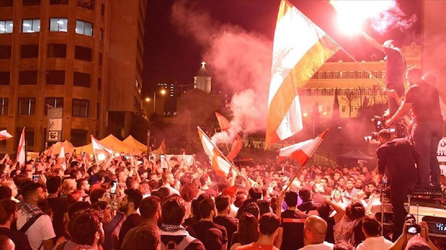 "خمسيني" يضرم النيران بجسده بين المعتصمين وسط بيروت 