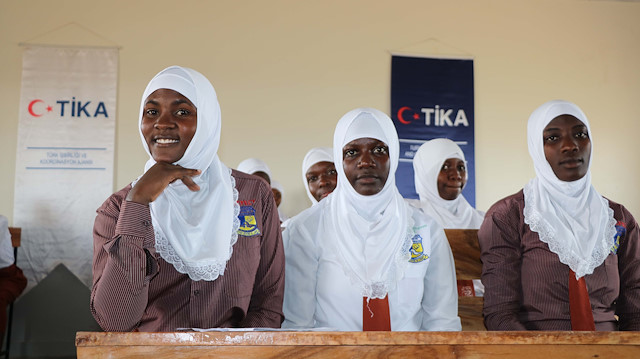 "تيكا" التركية تفتتح فصولًا دراسية إضافية لثانوية في أوغندا