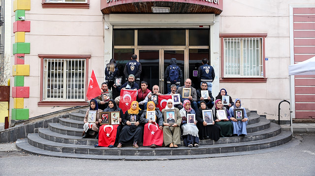 Çocukları dağa kaçırılan aileler, sabırla evlatlarının dönmesini bekliyor.