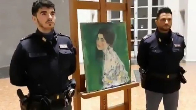 Tablonun 22 yıl önce müzeden çalınan Gustav Klimt’in ‘Bir Leydi’nin Portresi’ adlı eseri olduğu ortaya çıktı.