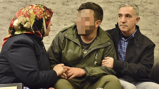 بعد 4 سنوات.. أسرة تركية تلتقي ابنها المختطف على يد "بي كاكا" الإرهابية
