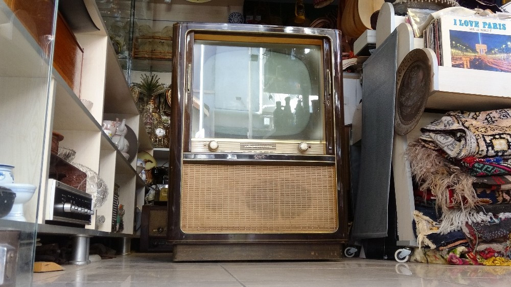 Işıklar, 1962 yapımı Alman markası televizyonu 10 bin liradan satışa çıkarınca vatandaşların ilgi odağı oldu.