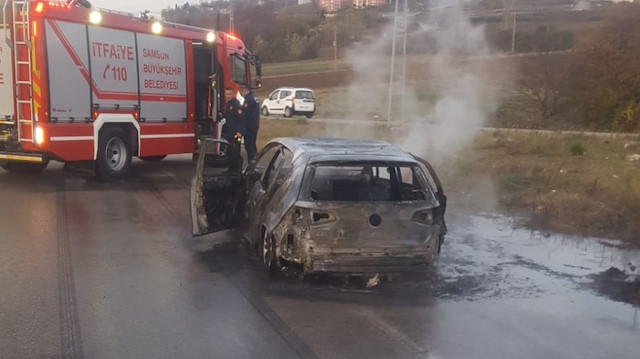 Samsun Büyükşehir Belediyesi itfaiye ekipleri, yangını söndürdü.  