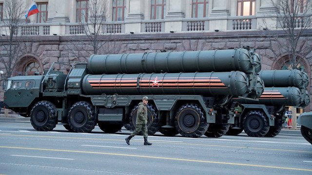 FILE PHOTO: A Russian serviceman walks past S-400 missile air defence systems in Tverskaya Street in central Moscow, Russia April 29, 2019. REUTERS/Tatyana Makeyeva/File Photo

