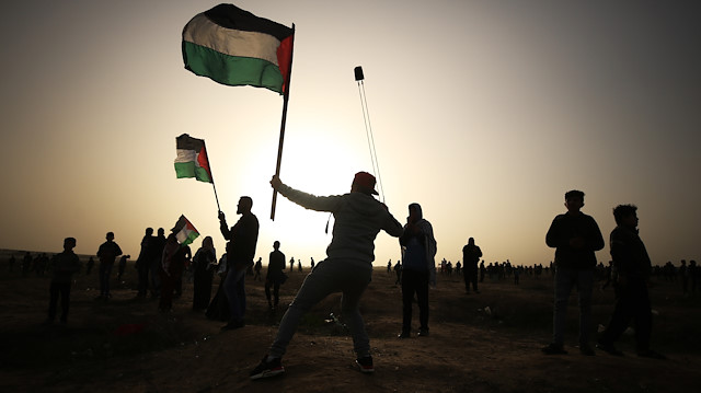 Büyük Dönüş Yürüyüşü gösterilerinde 5 Filistinli, eli kanlı İsrail tarafından yaralandı.