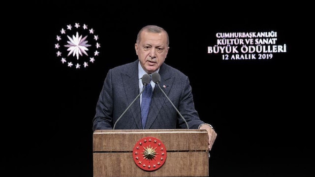 أردوغان: نوبل منحت جائزتها لشخص يقطُر قلمه دمًا وكراهية 