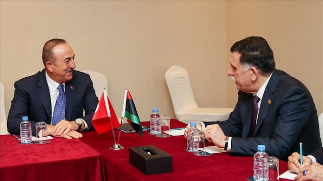 سنواصل بكل حزم...تشاووش أوغلو يلتقي رئيس الحكومة الليبية في الدوحة