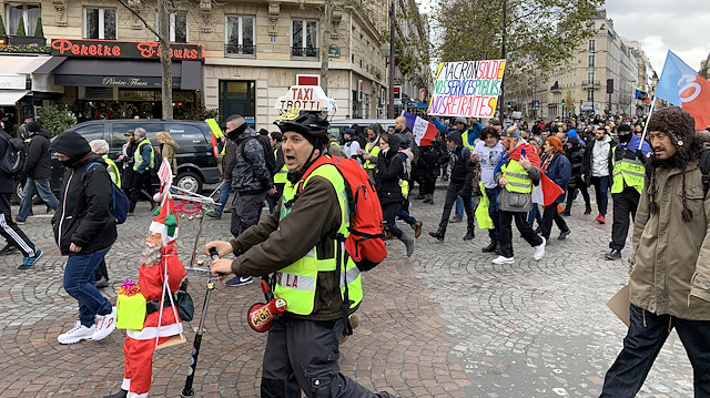 Fransa'da Macron karşıtı gösteriler devam ediyor.