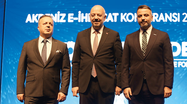 İsmail Gülle (sol) Rıza Tuna Turagay (orta) Orhan Aydın(sağ)