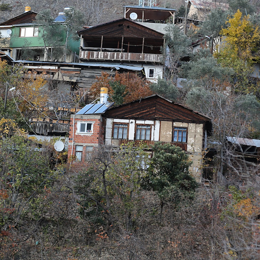 Kışın kimsenin yaşamadığı köylerinde 3 yıldır dönüşümlü nöbet tutuyorlar