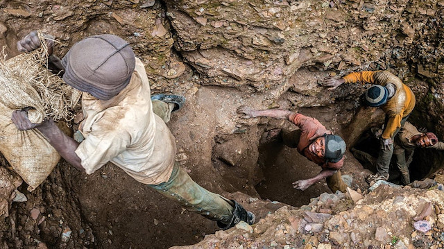 Kongo'daki kobalt madenlerinde 50 bin çocuk işçi çalışıyor.