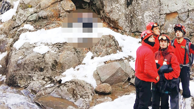 1 Aralık sabahı otomobillerini Uludağ Jandarma Komutanlığı önüne park edip  tırmanışa geçen iki dağcıdan bir daha haber alınamamıştı.