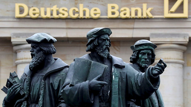 Toplamda 91 bin çalışanı bulunan Deutsche Bank’ın aldığı tasarruf tedbirleri kapsamında 2022 yılına kadar 18 bin çalışan işten çıkarılacak.
