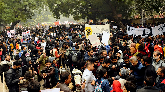 Jantar Mantar meydanında gösteri düzenlemek isteyen bir gruba polis izin vermedi.