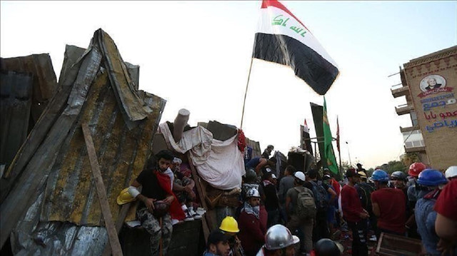 ​

العراق.. المتظاهرون يصُعدون احتجاجاتهم قُبيل تسمية رئيس الحكومة