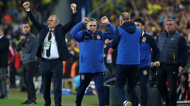 Ersun Yanal, Beşiktaş derbisinde atılan galibiyet golüne böyle sevindi.