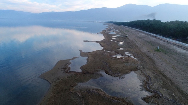 298 kilometrekarelik yüz ölçümü ile Türkiye’nin en büyük altıncı gölü konumundaki İznik Gölü’nde yaşanan su çekilmesi vatandaşları tedirgin ediyor. 